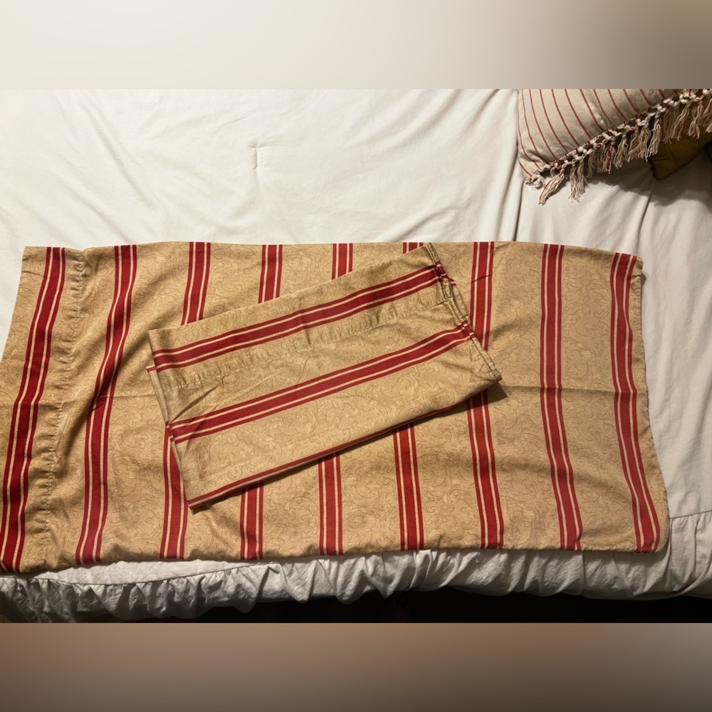 RARE VINTAGE RALPH LAUREN BERTRAND
RED CAMEL SATEEN PILLOW CASES